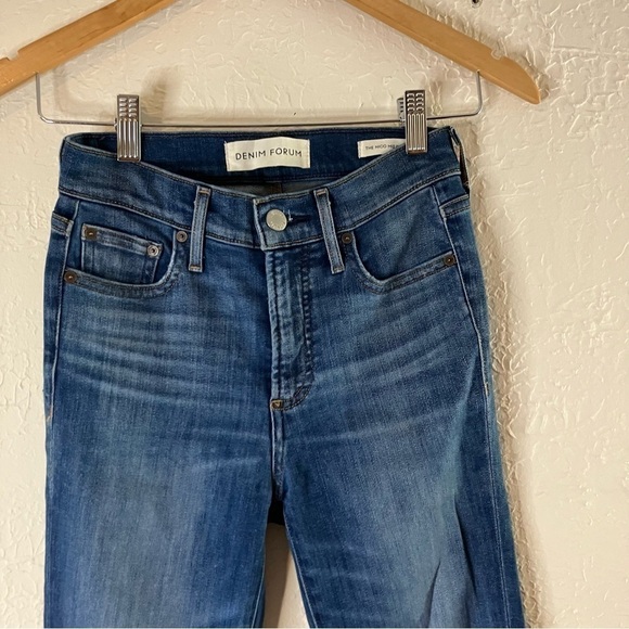 Aritzia Denim Forum The Nico Mid Rise Cropped Jeans in Medium Lagoon - Picture 3 of 10